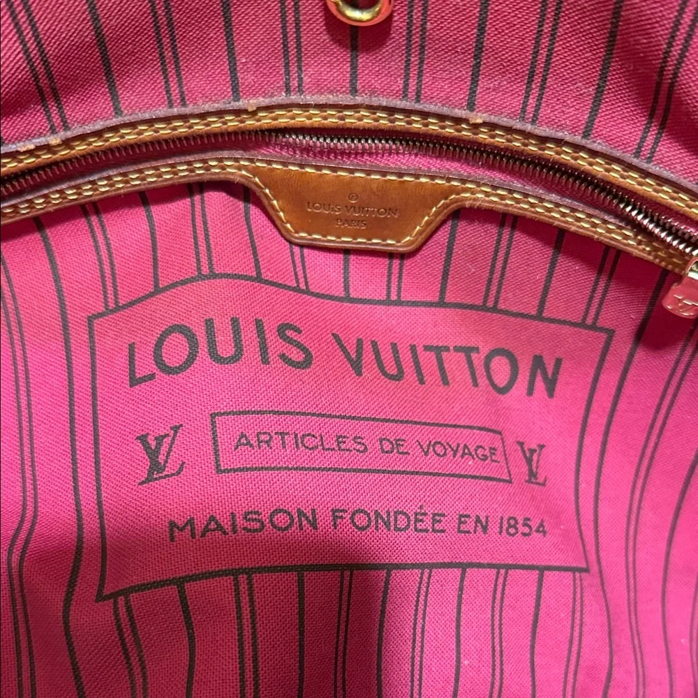 Louis Vuitton Monogram Neverfull MM - Picture 8 of 14